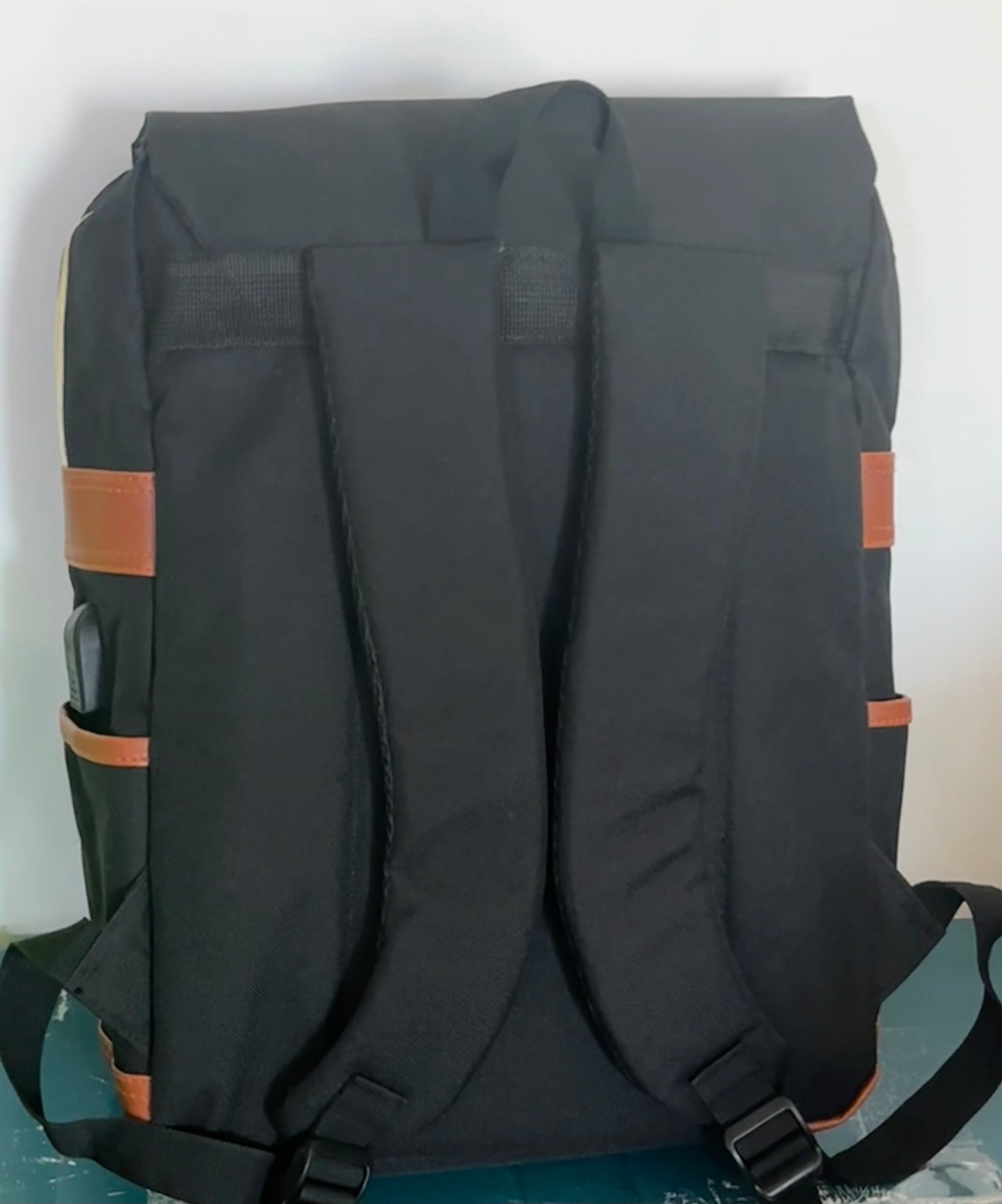 Modoker laptop backpack with USB Port.